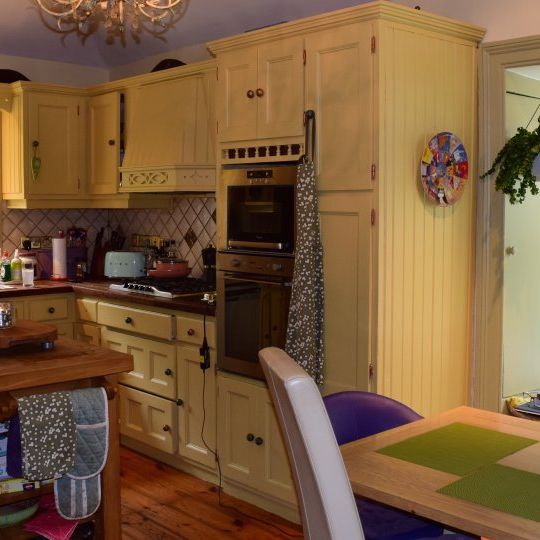 Decorated room in 5-bedroom apartment in Churchtown, Dublin - Photo 1