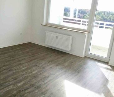 Wir renovieren für Sie eine schöne 3-Zimmer,Wohnung mit Balkon - Photo 1