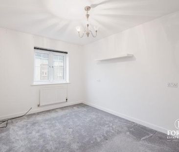 4 bedroom end of terrace house to rent - Photo 6