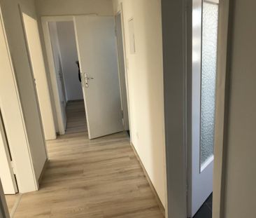 Zentral Wohnen in Krefeld - schöne Dachgeschosswohnung mit Laminatb... - Photo 1