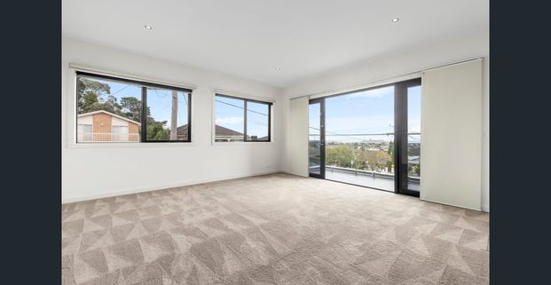 MODERN LUXURY & BAY VIEWS - Photo 1