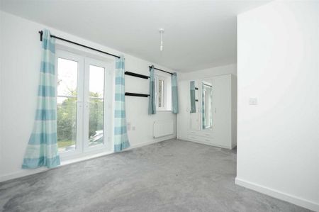 5 bedroom end of terrace house to rent - Photo 3