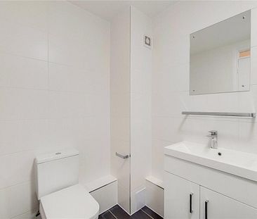 1 bedroom in 31-33 Sutton Court Road - Photo 1