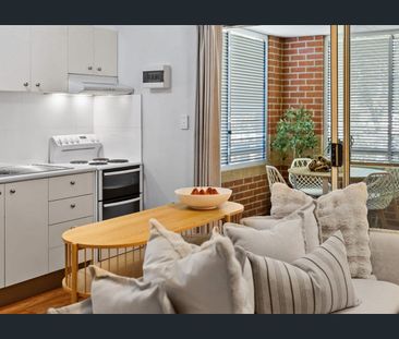 Private & Peaceful Living in the Heart of Greenslopes - Photo 2