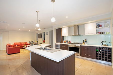 ROOMING HOUSE - ONE ROOM AVAILABLE - Photo 5