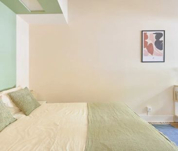 Room for rent in shared 9-bedroom apartment in Lisbon - Photo 4