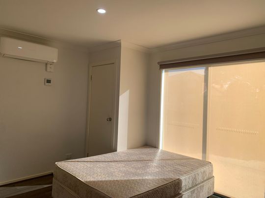 Share Rooming in Springvale - Photo 1