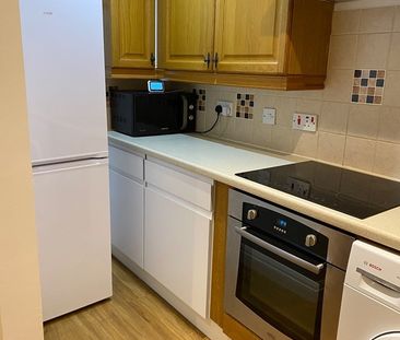 2 Bed Flat, Quicks Road, SW19 - Photo 6