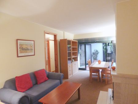 Furnished one bedroom apartment in the center of Cascais available on November 5th. - Photo 4