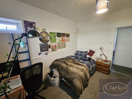 4 bedroom detached house to rent - Photo 3