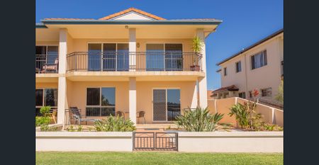 Stylish Townhouse with Beautiful North Creek Views - Photo 4