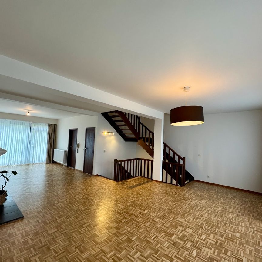 Ruime bel-etagewoning in het hart van Overijse - Photo 1