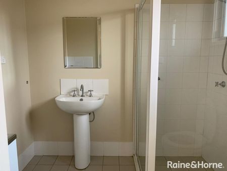 Spacious Granny Flat - Photo 2