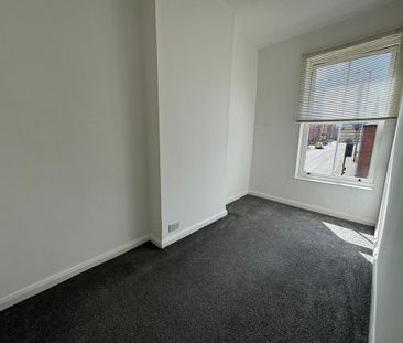 2 bedroom maisonette to rent - Photo 4