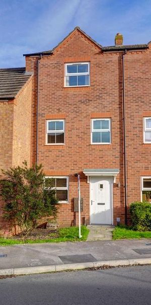 4 bedroom property to rent - Photo 1