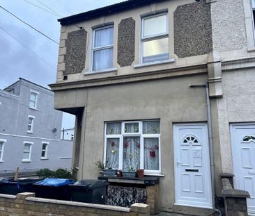 3 bedroom maisonette to rent - Photo 6