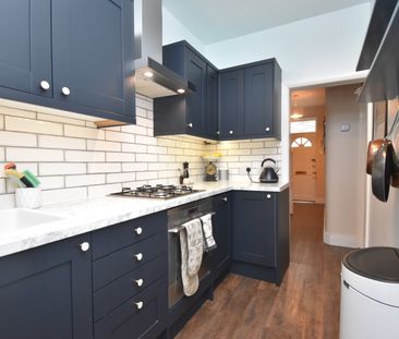 Terraced House to rent - Myrtledene Road, London, SE2 - Photo 3