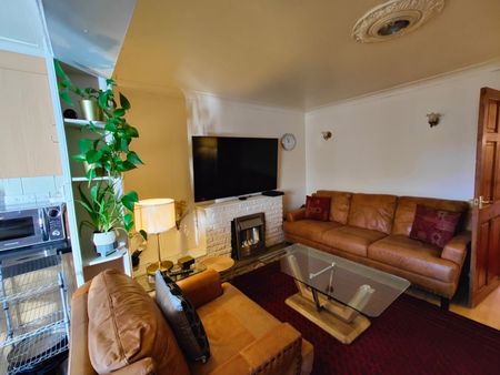 4 Bed Semi-Detached House, Harkett Close, HA3 - Photo 5