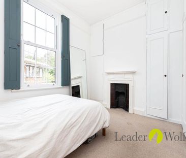 2 bed apartment to rent in Alumhurst Road, Bournemouth, BH4 - Photo 3
