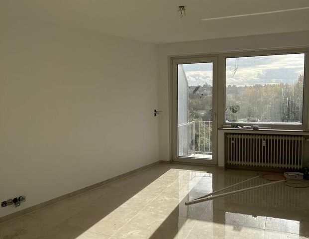 Zwei Zimmerwohnung schön hell kernsaniert - Foto 1