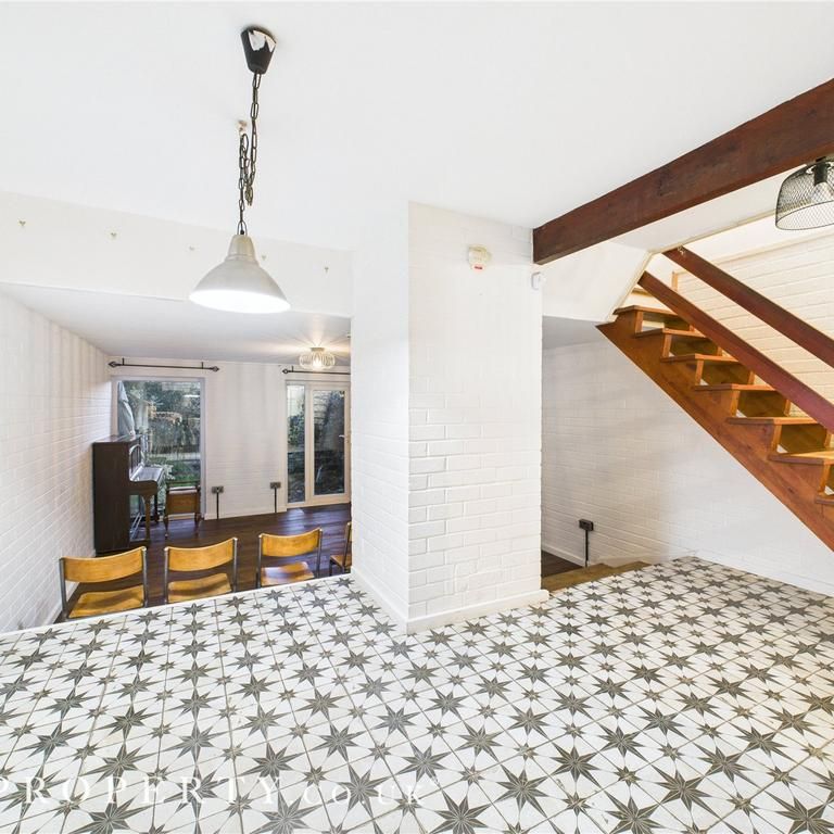 3 bedroom terraced house to rent - Photo 1