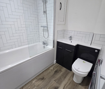 2 bedroom terraced house to rent - Photo 4
