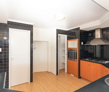 42 Glengyle Turn, Quinns Rocks, WA 6030 - Photo 2