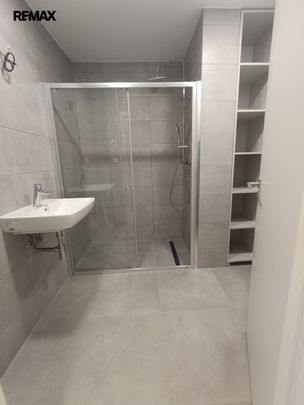Pronájem bytu 1+kk a garsoniéry 35 m², Douchova 1697, Praha - Photo 1