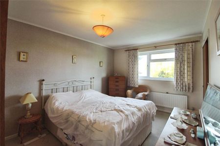 4 bedroom detached house to rent - Photo 4