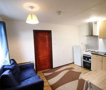 Priory Avenue, High Wycombe, HP13 - Photo 1