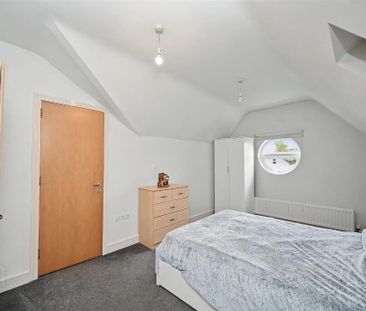 Apt 11, Kingsway Court, Dunmurry, Belfast, BT17 9SE - Photo 1
