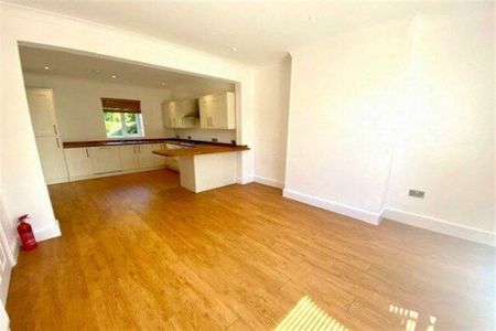 Waterloo Road, Freemantle, SO15 - Photo 2