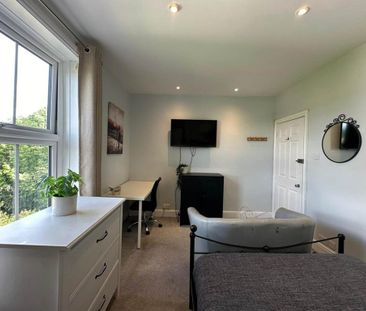 1 bedroom in a house share to rent - Photo 4