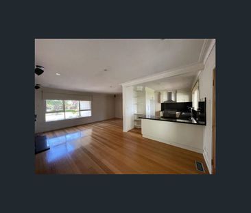 3 Bedroom house in Doncaster Primary and Secondary school zone - Photo 2