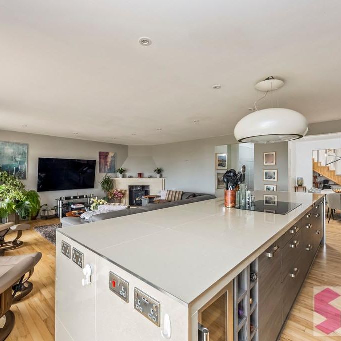 5 bedroom detached house to rent - Photo 1