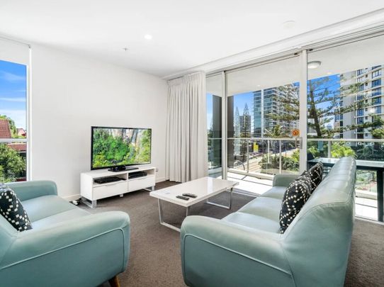 Surfers Paradise - Photo 1
