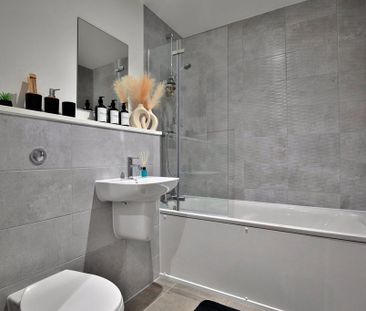 4 bedroom flat to rent - Photo 4