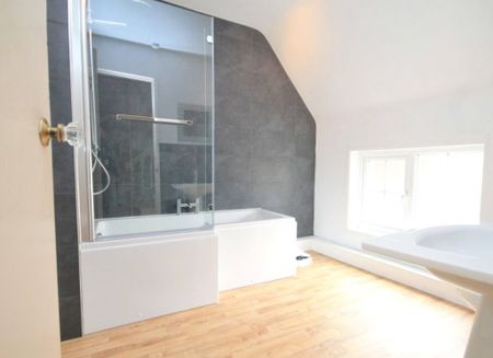 2 Bedroom Flat / Apartment - High Street - Photo 5