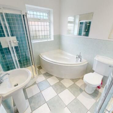 4 bedroom semi-detached house to rent - Photo 1