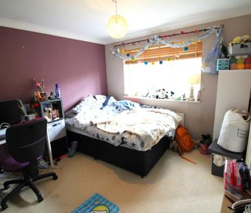 6 bedroom detached house to rent - Photo 3