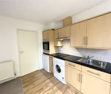 A studio flat in the heart of Summertown. The property is situated ... - Photo 6