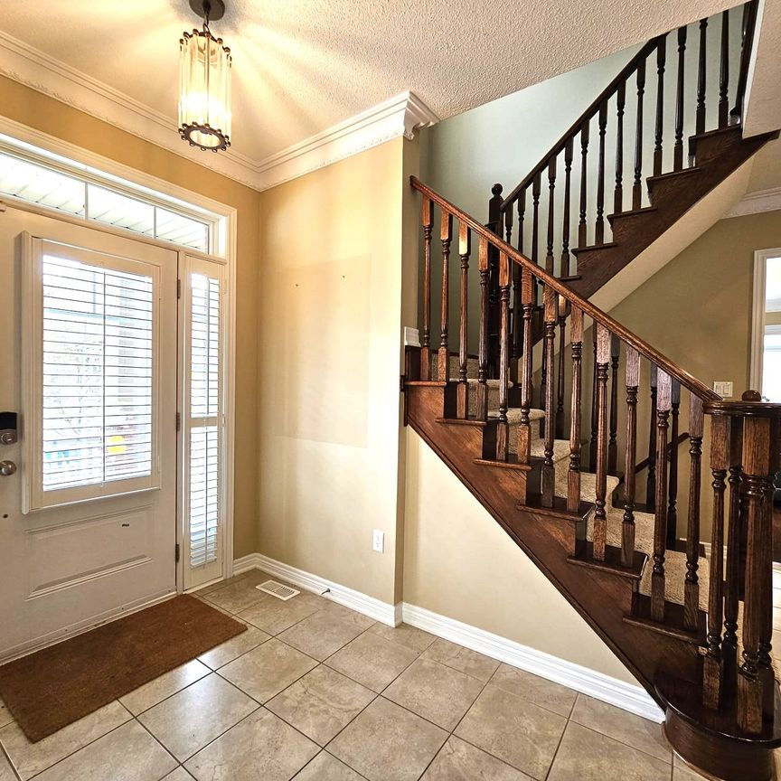 For Lease - 59 Chao Crescent, Richmond Hill, Ontario - Photo 1