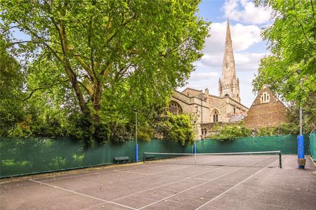 Savills are proud to launch this unique, newly created, spacious ultra-luxury apartment with dual aspect views over both gardens of Onslow Square and state of the art systems. - Photo 5