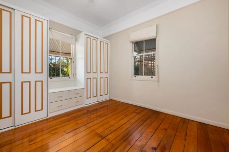 Charming Inner-City Home with Ducted AC & Solar! - Photo 2