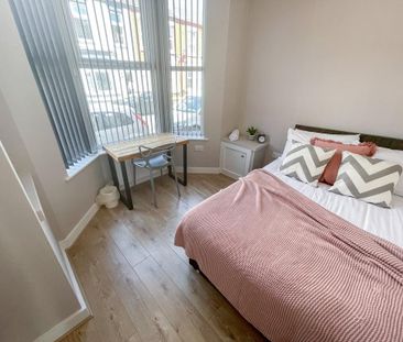 6 bedroom terraced house to rent - Photo 4