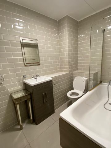 3 Bed Flat, Acre Lane, SW2 - Photo 2