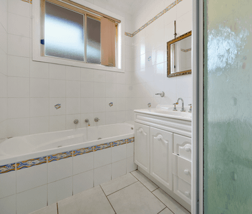 Convenient Living in Noble Park - Photo 6