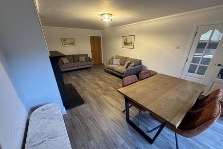 1 Stormont Mews, Belfast, BT5 7FR - Photo 2
