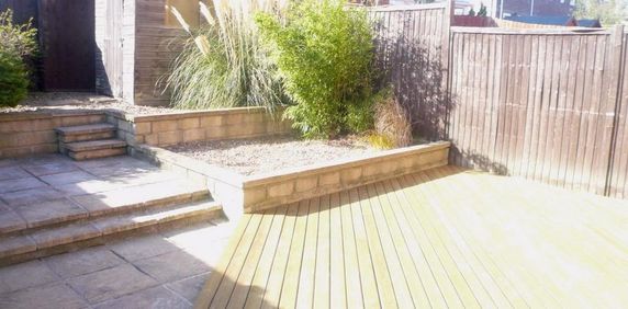 3 bedroom end of terrace house to rent - Photo 2