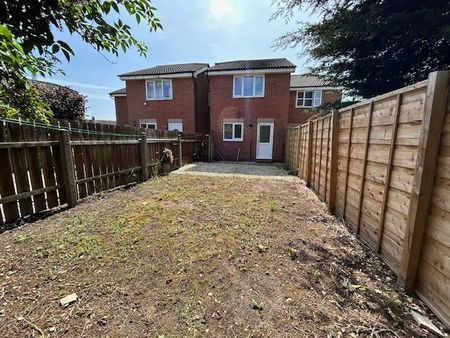 2 bedroom semi-detached house to rent - Photo 2
